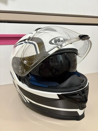 Casco de moto HJC blanco y negro