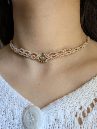 Choker macramè con prehnite