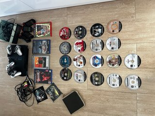 PlayStation 2 con 2 mandos y juegos