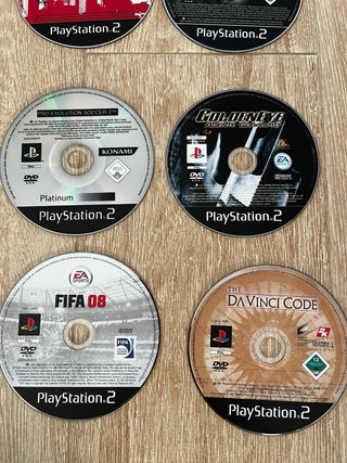 PlayStation 2 con 2 mandos y juegos