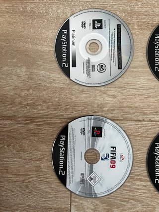 PlayStation 2 con 2 mandos y juegos