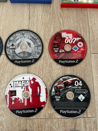 PlayStation 2 con 2 mandos y juegos