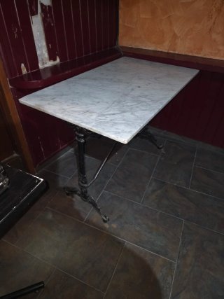 Mesa Mármol y Metal