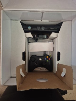 Xbox 360 Kinect 4GB con juegos