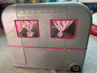 Caravana Our Generation con Accesorios