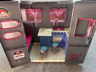 Caravana Our Generation con Accesorios