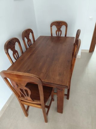 Mueble de esquina de madera y cristal