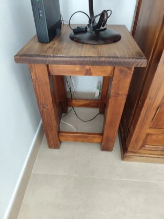 Mueble de esquina de madera y cristal