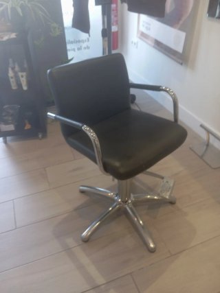 Sillón de peluquería negro