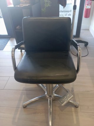 Sillón de peluquería negro