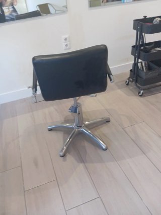 Sillón de peluquería negro