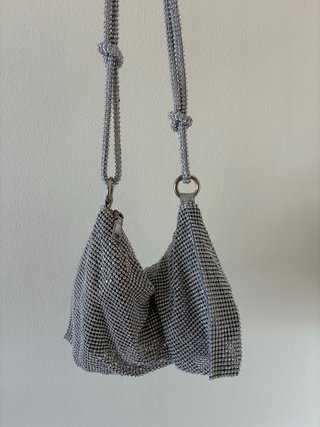 Bolso de fiesta plateado con pedrería