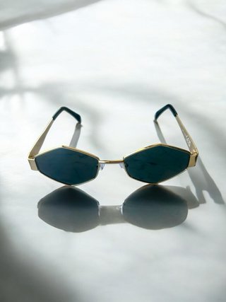 Occhiali da sole oro e neri