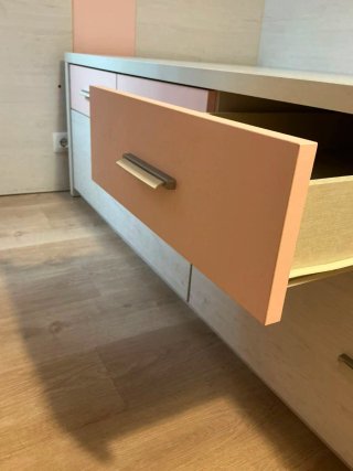 Cama individual, ya desmontada.