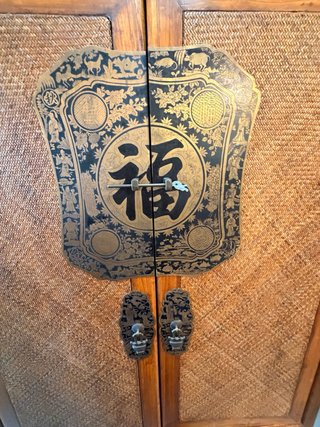 Armario oriental y original ( no replica)