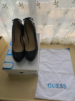 Zapatos de tacón Guess negros/grises talla 37