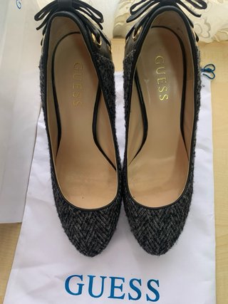 Zapatos de tacón Guess negros/grises talla 37