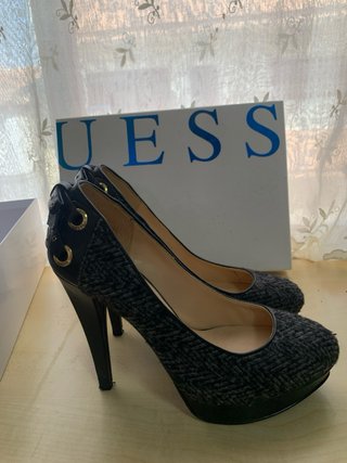 Zapatos de tacón Guess negros/grises talla 37