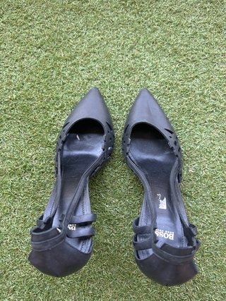 Preciosos zapatos de tacón HUGO BOSS,