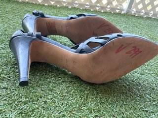 Preciosos zapatos de tacón HUGO BOSS,