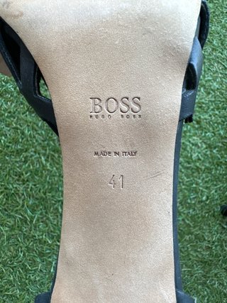 Preciosos zapatos de tacón HUGO BOSS,