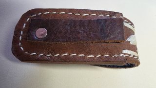 Funda para navaja de cuero con bordado