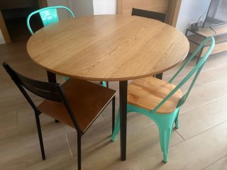 Mesa redonda comedor madera y metal.  En el Portil