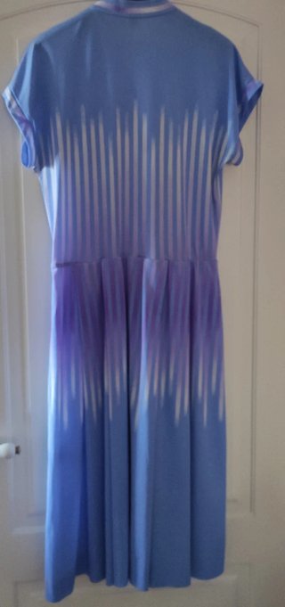 Vestito longuette fantasia righe