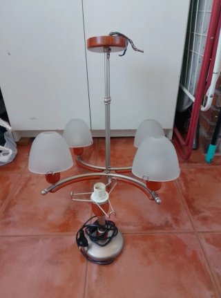 Lámpara de mesa madera y metal