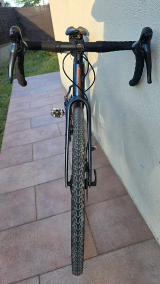 Bicicleta Gravel Giant Revolt