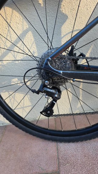 Bicicleta Gravel Giant Revolt