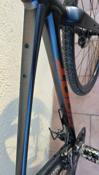 Bicicleta Gravel Giant Revolt