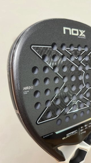Pala de pádel Nox Quantum Carbon