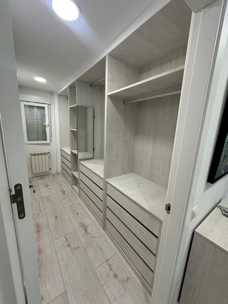 Armario modular madera. A medida