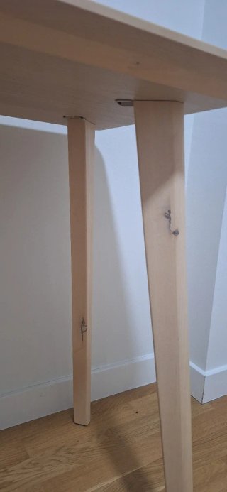 Escritorio Ikea madera claro con cajón