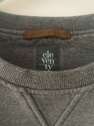 Sudadera Eleventy Gris True is in the Details