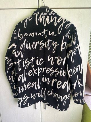 Abrigo Zara Oversize Estampado Letras Talla XL