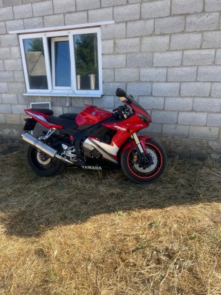 Yamaha R6 Roja y negro