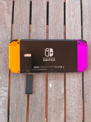 Nintendo Switch + Funda Mario Odyssey + Accesorios