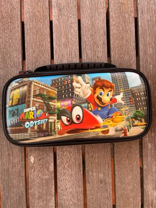 Nintendo Switch + Funda Mario Odyssey + Accesorios