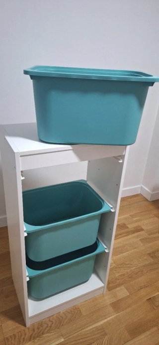 Cajonera Ikea de madera blanca con cajones