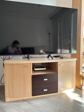 Mueble TV madera y plástico