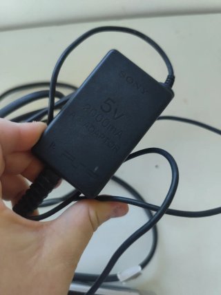 Sony PSP Plata + Cargador + Juego