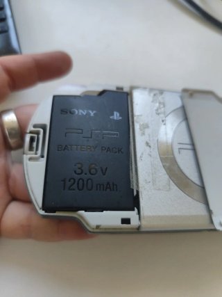 Sony PSP Plata + Cargador + Juego
