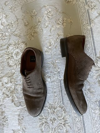 Zapatos de ante marrones con cordones