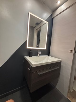 Mueble de baño suspendido + espejo led