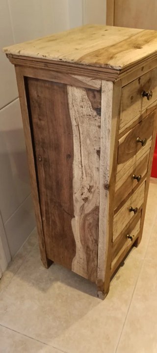 Cómoda de madera con 5 cajones