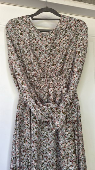 Vestido hasta rodilla estampado floral