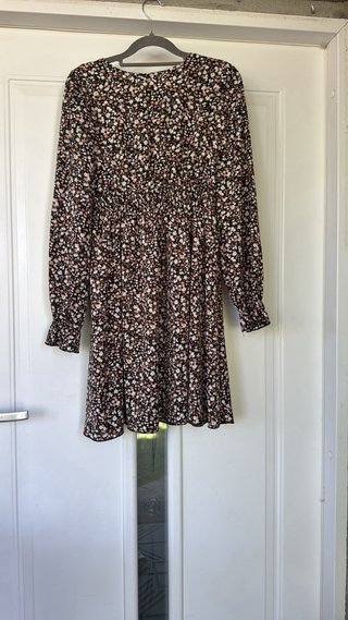 Vestido hasta rodilla estampado floral