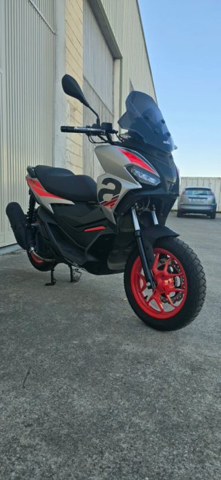 Aprilia SR GT 125 Sport - Plata y Rojo